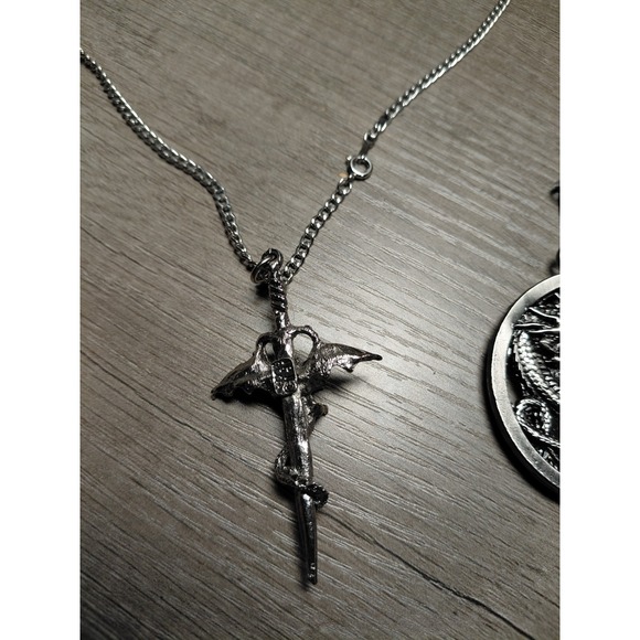 Dragon Road Metal Keychain and Necklace Set Silver Tone Dragon Theme - Picture 5 of 7